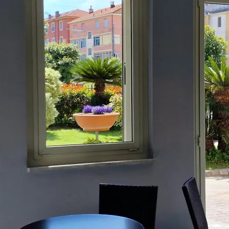 Sud Est By Fam Rossetti