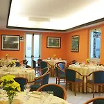 Sud Est By Fam Rossetti 3*