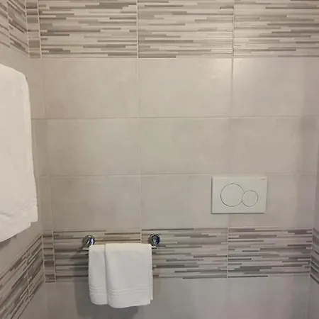 Sud Est By Fam Rossetti 3*