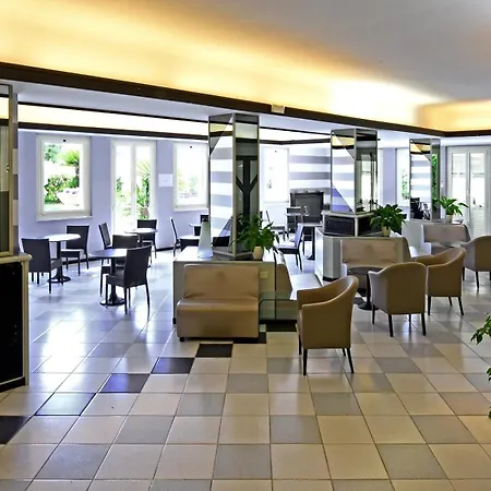 Sud Est By Fam Rossetti Hotel 3*