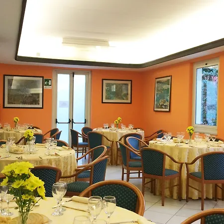 Sud Est By Fam Rossetti 3*