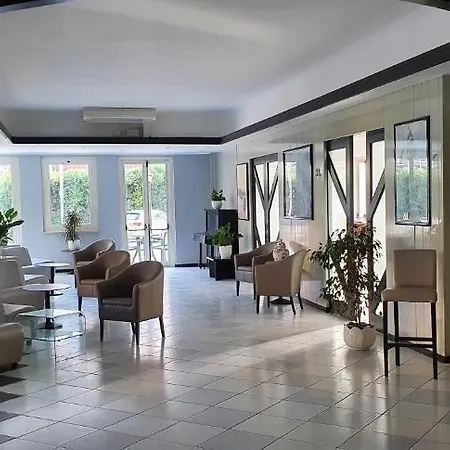 Hotel Sud Est By Fam Rossetti 3*