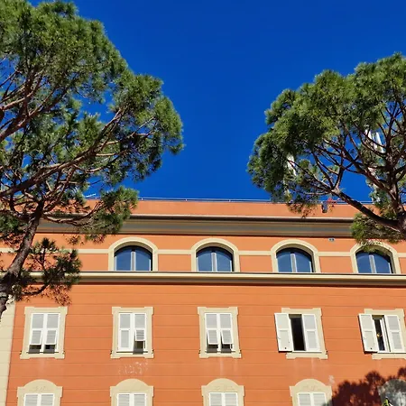 Sud Est By Fam Rossetti 3*