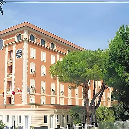 Sud Est By Fam Rossetti Hotel 3*