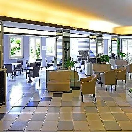 Sud Est By Fam Rossetti 3*
