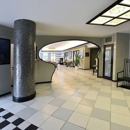 Sud Est By Fam Rossetti Hotel 3*