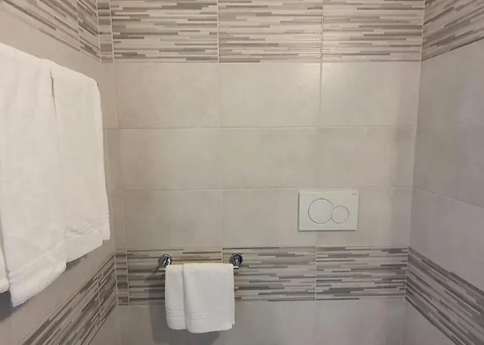 Sud Est By Fam Rossetti 3*