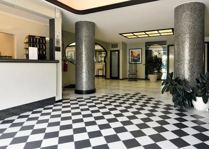 Sud Est By Fam Rossetti 3*