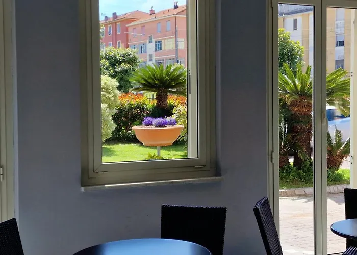 Sud Est By Fam Rossetti