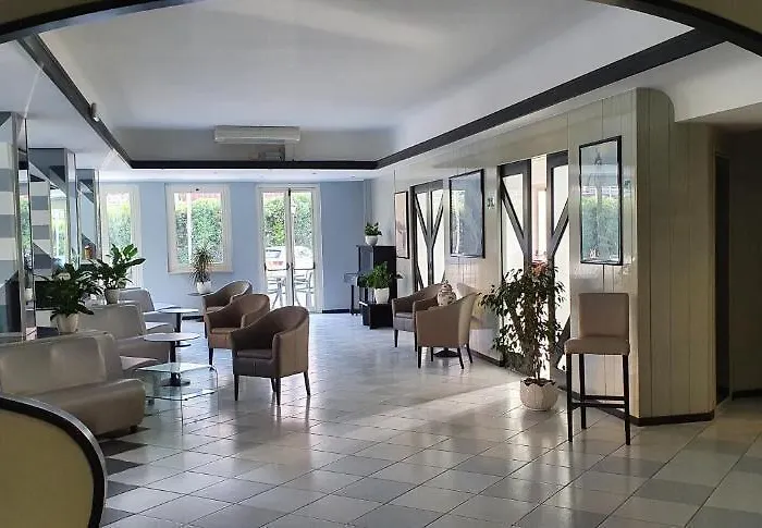 Hotel Sud Est By Fam Rossetti 3*